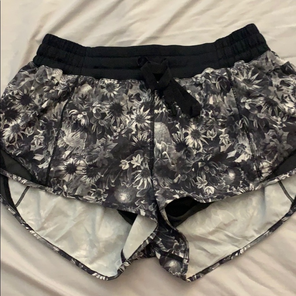 Lululemon hottie hot shorts 8 black